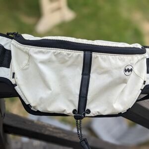 Janji Multipass sling bag white